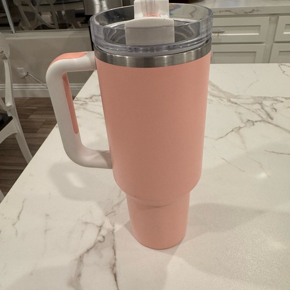 Stanley Peach 40 oz tumbler - Picture 2 of 10